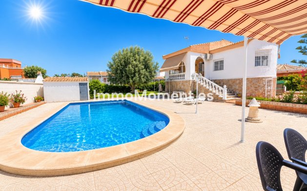 Freistehende Villa - Wiederverkauf - Torrevieja - La Siesta