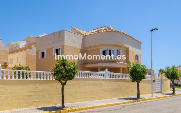 Freistehende Villa - Wiederverkauf - Torrevieja - La Siesta