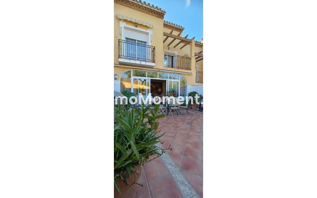 Geschakelde woning - Bestaande woning - Estepona  - Estepona Centro