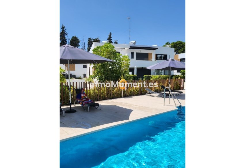 Lange termijn verhuur - Rijtjeshuis - Marbella - Nueva Andalucía