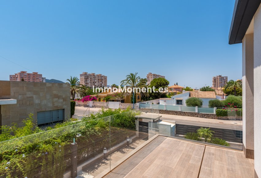 Neubau - Freistehende Villa - Playa Paraiso