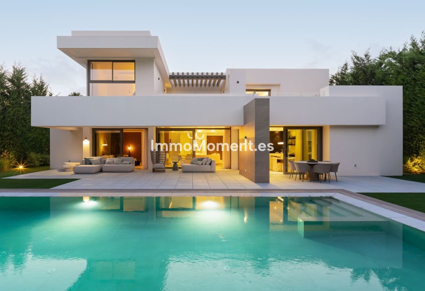 Obra nueva - Villa independiente - Estepona  - Estepona