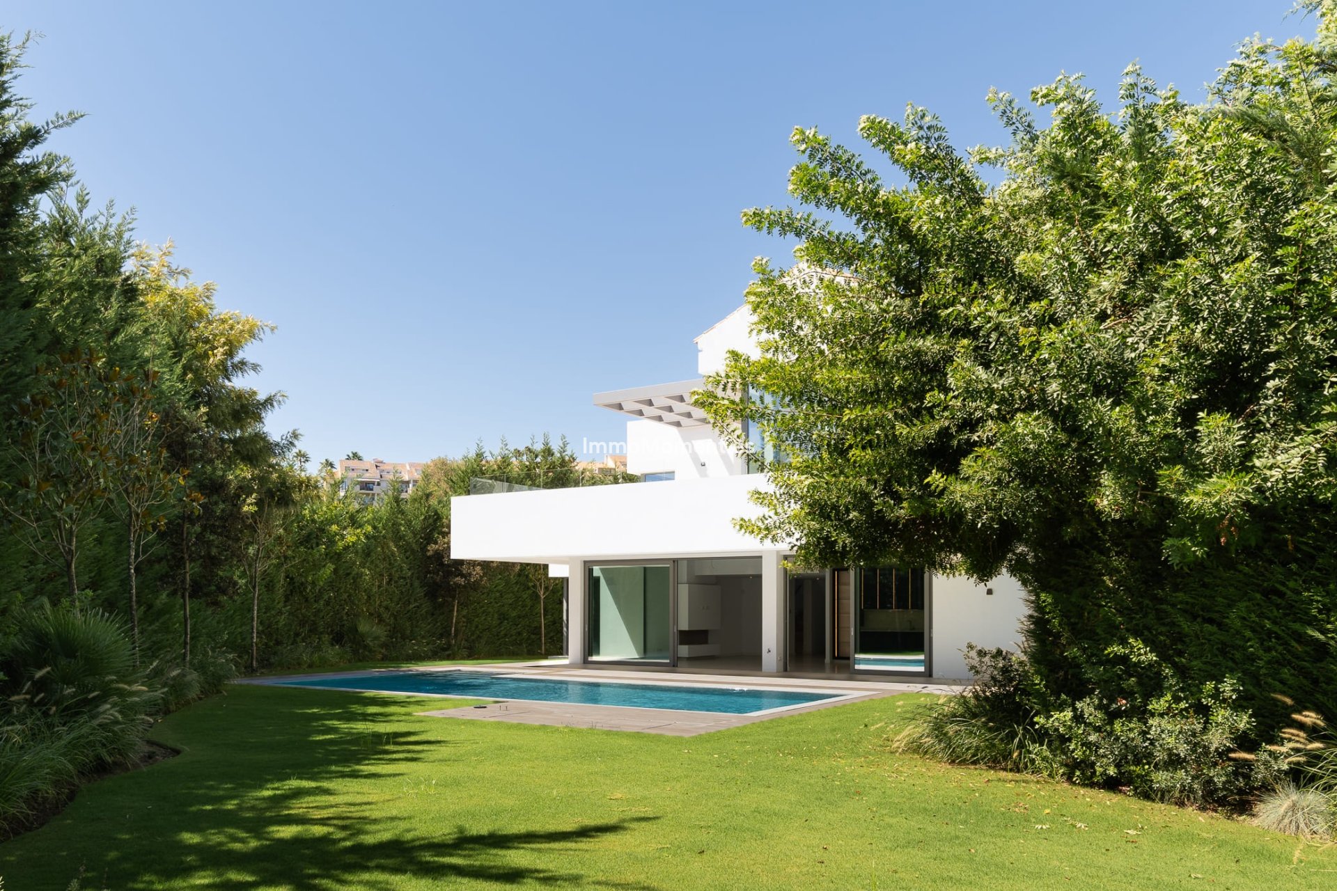 Obra nueva - Villa independiente - Estepona  - Estepona