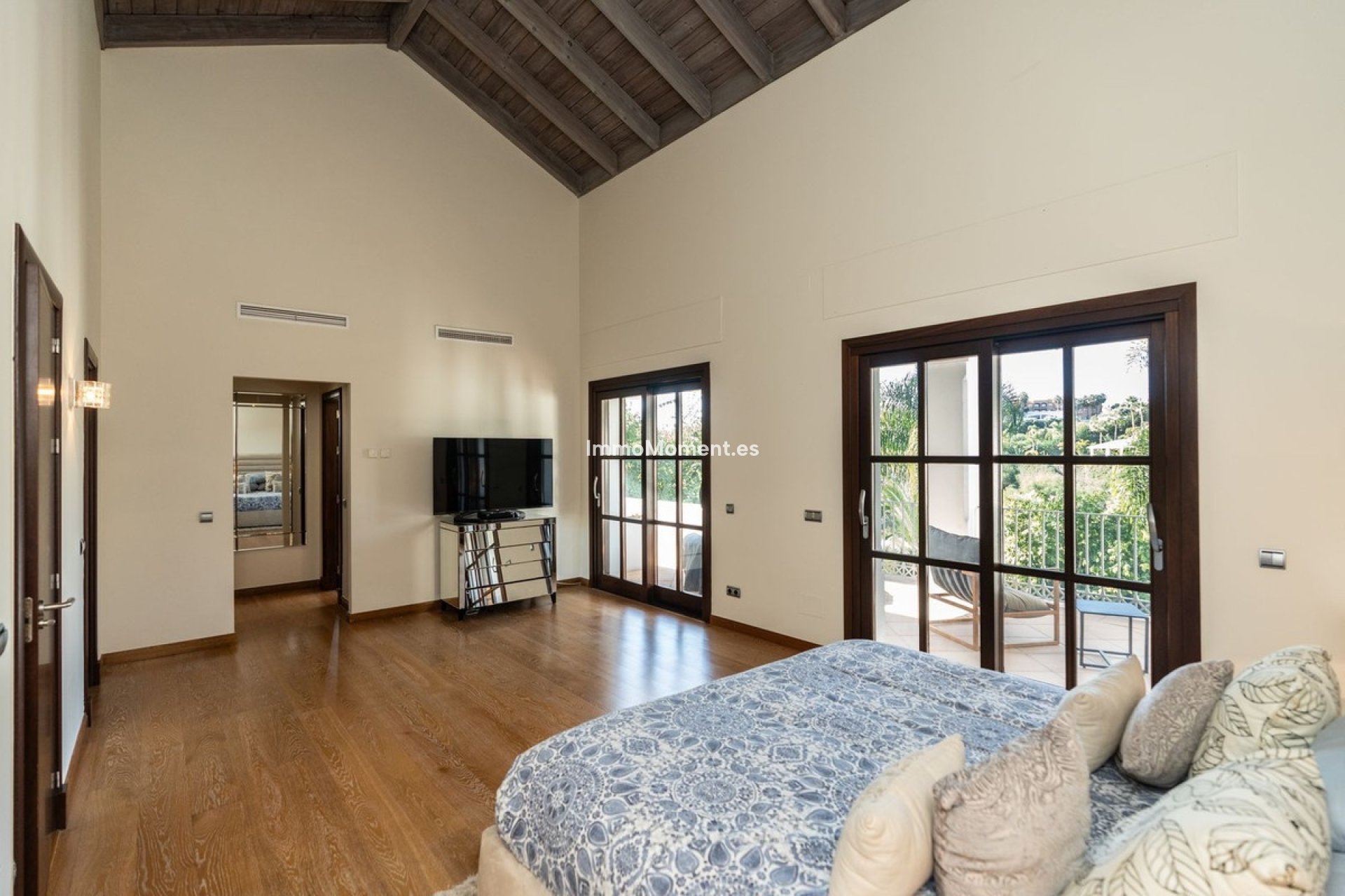 Obra nueva - Villa independiente - Estepona  - New Golden Mile