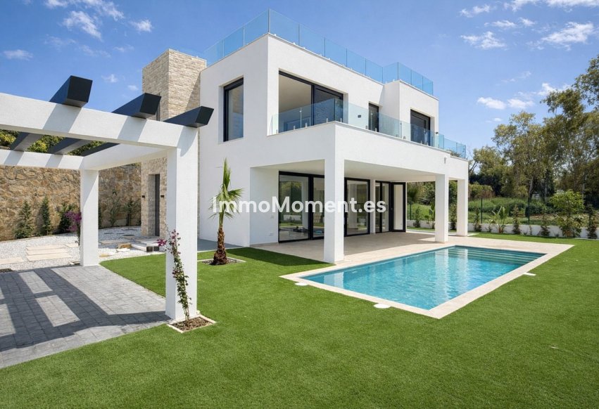 Obra nueva - Villa independiente - Estepona  - New Golden Mile
