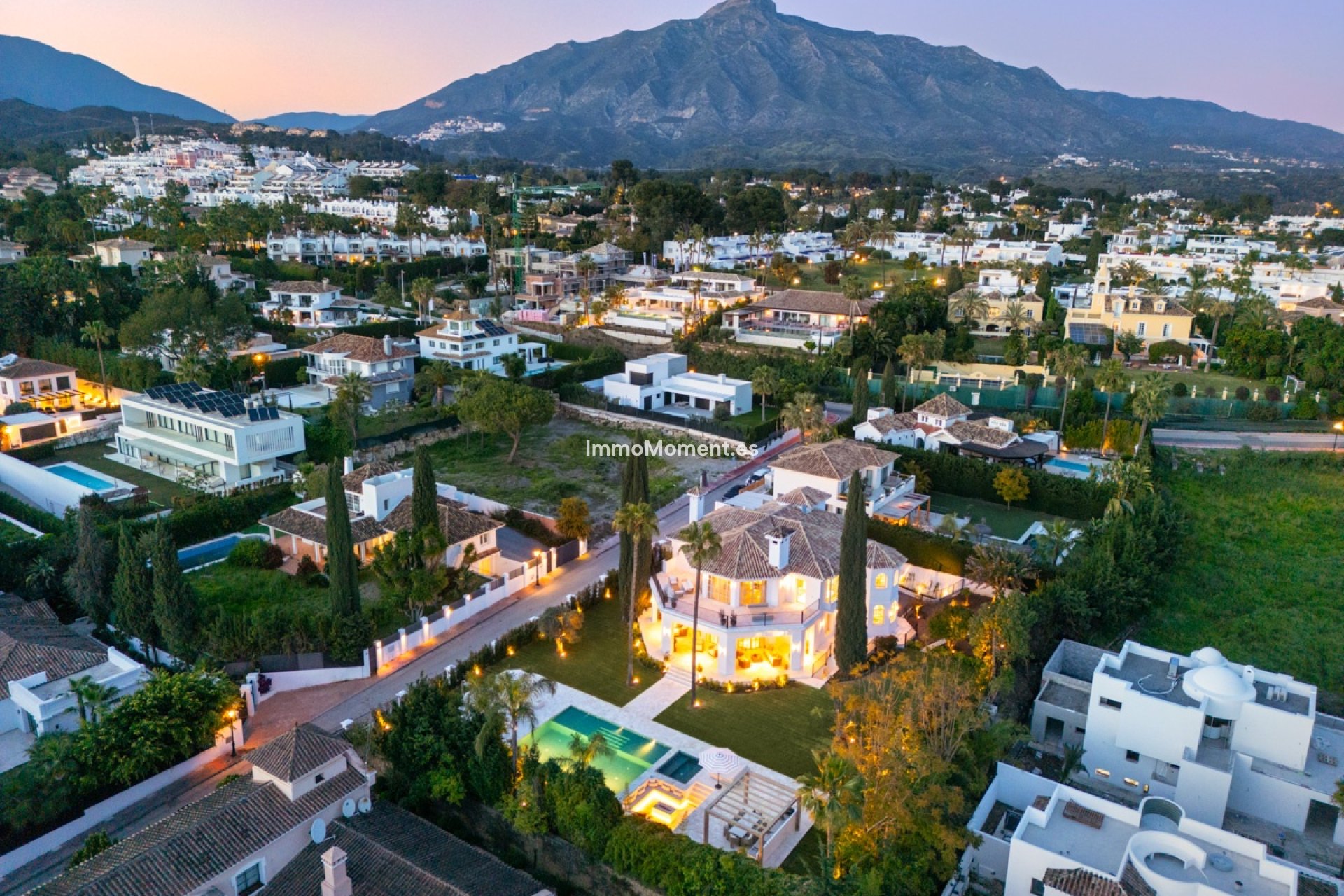 Obra nueva - Villa independiente - Marbella