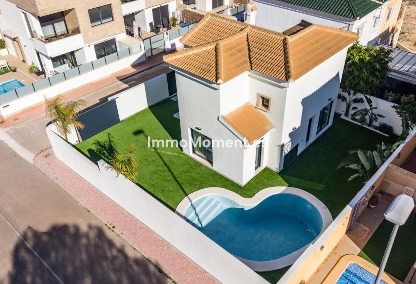 Obra nueva - Villa independiente - Orihuela Costa