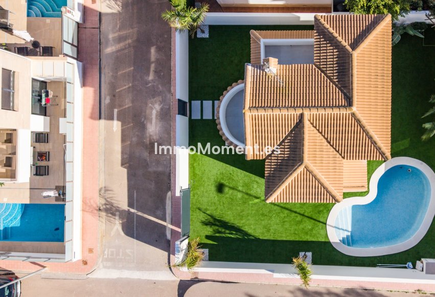 Obra nueva - Villa independiente - Orihuela Costa