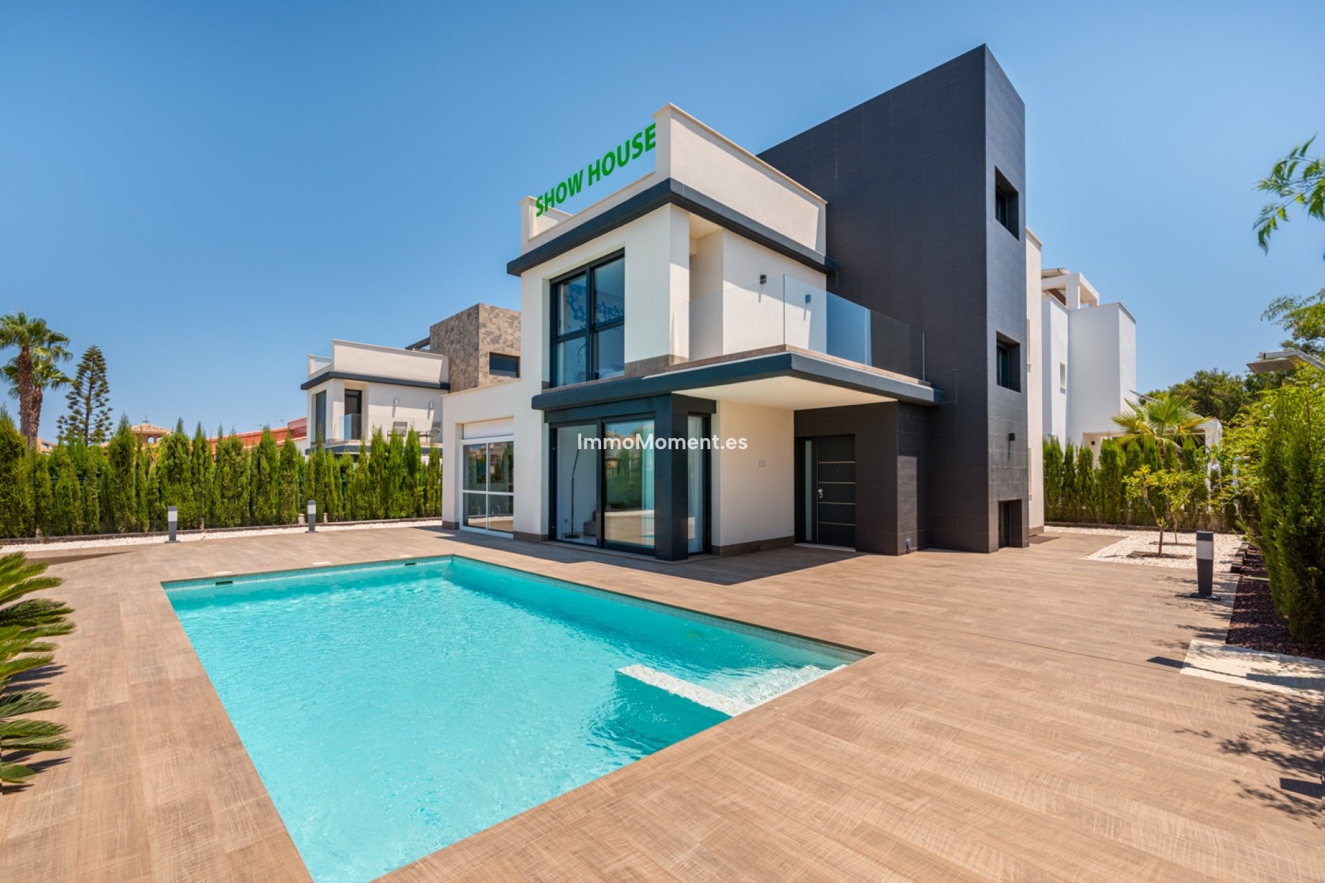 Obra nueva - Villa independiente - Playa Paraiso