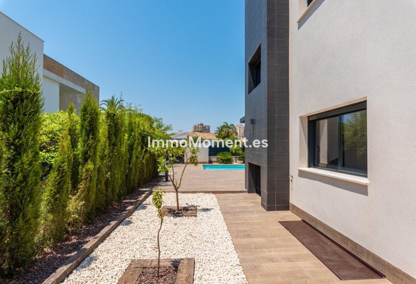 Obra nueva - Villa independiente - Playa Paraiso