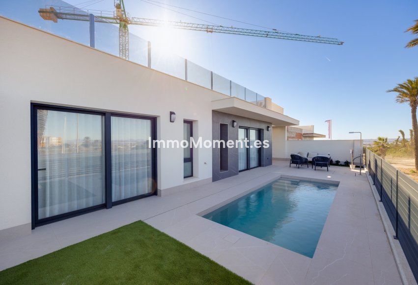 Obra nueva - Villa independiente - Torrevieja