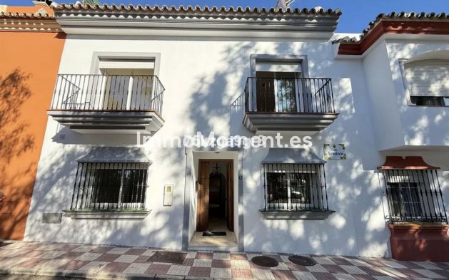 Reihenhaus - Wiederverkauf - Estepona  - Estepona Centro