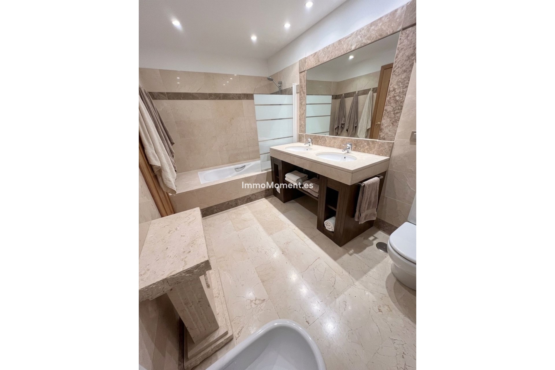 Resale - Apartment - Benahavís - Benahavís Centro