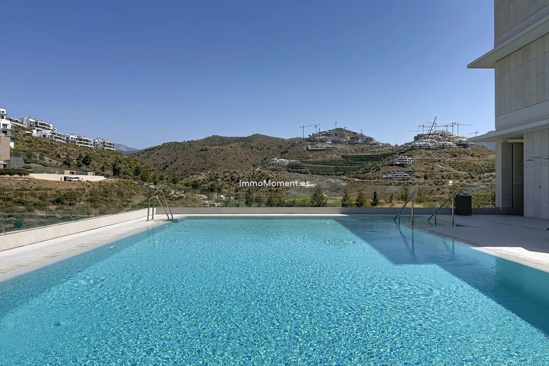 Resale - Apartment - Benahavís - Benahavís Centro