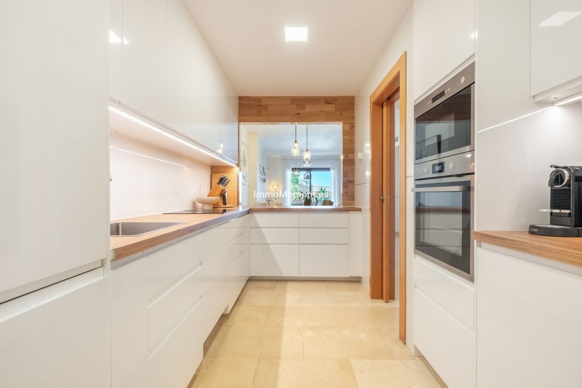 Resale - Apartment - Benahavís - Benahavís Centro