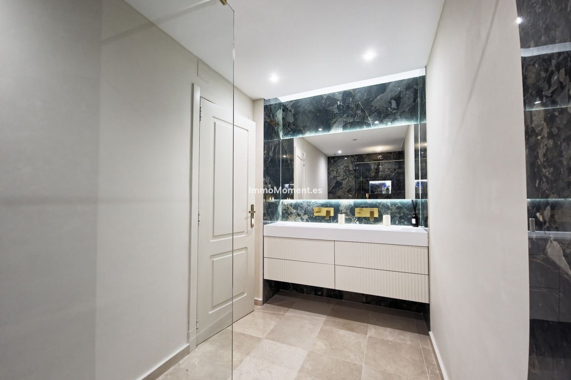 Resale - Apartment - Benahavís - Benahavís Centro