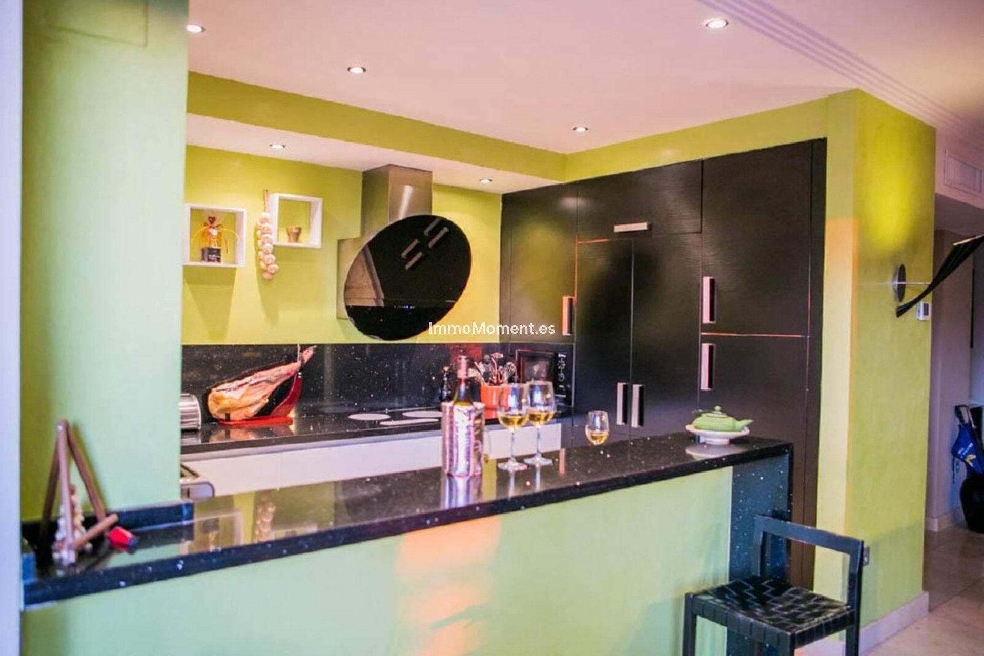 Resale - Apartment - Benahavís - Benahavís Centro