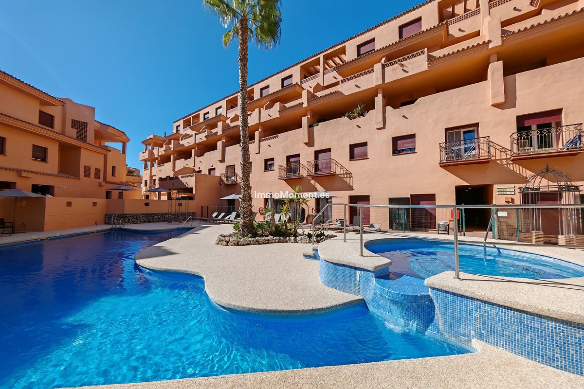 Resale - Apartment - Benahavís - Benahavís Centro