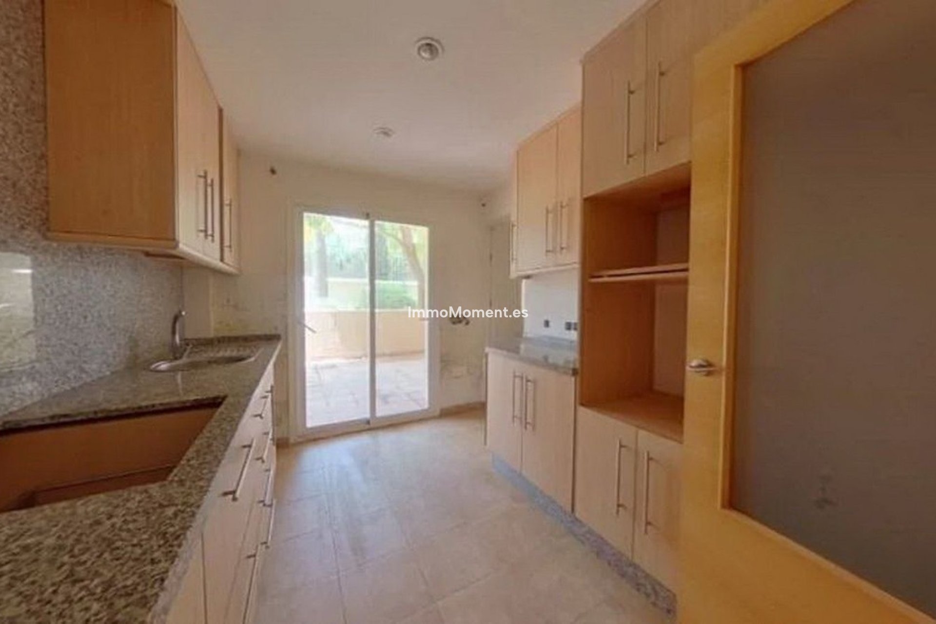 Resale - Apartment - Benahavís - Benahavís Centro