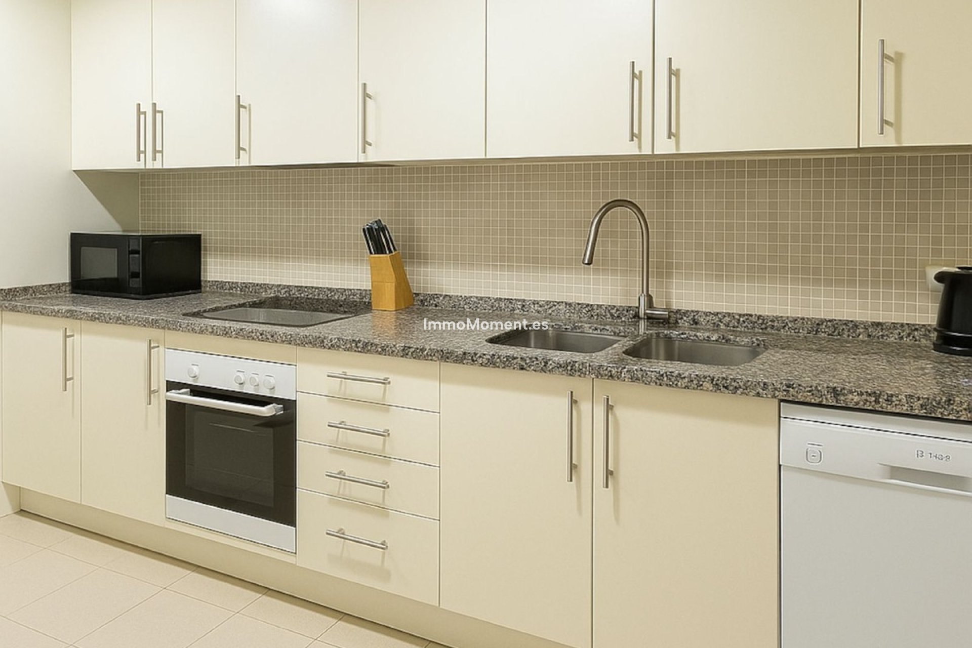 Resale - Apartment - Benahavís - Benahavís Centro