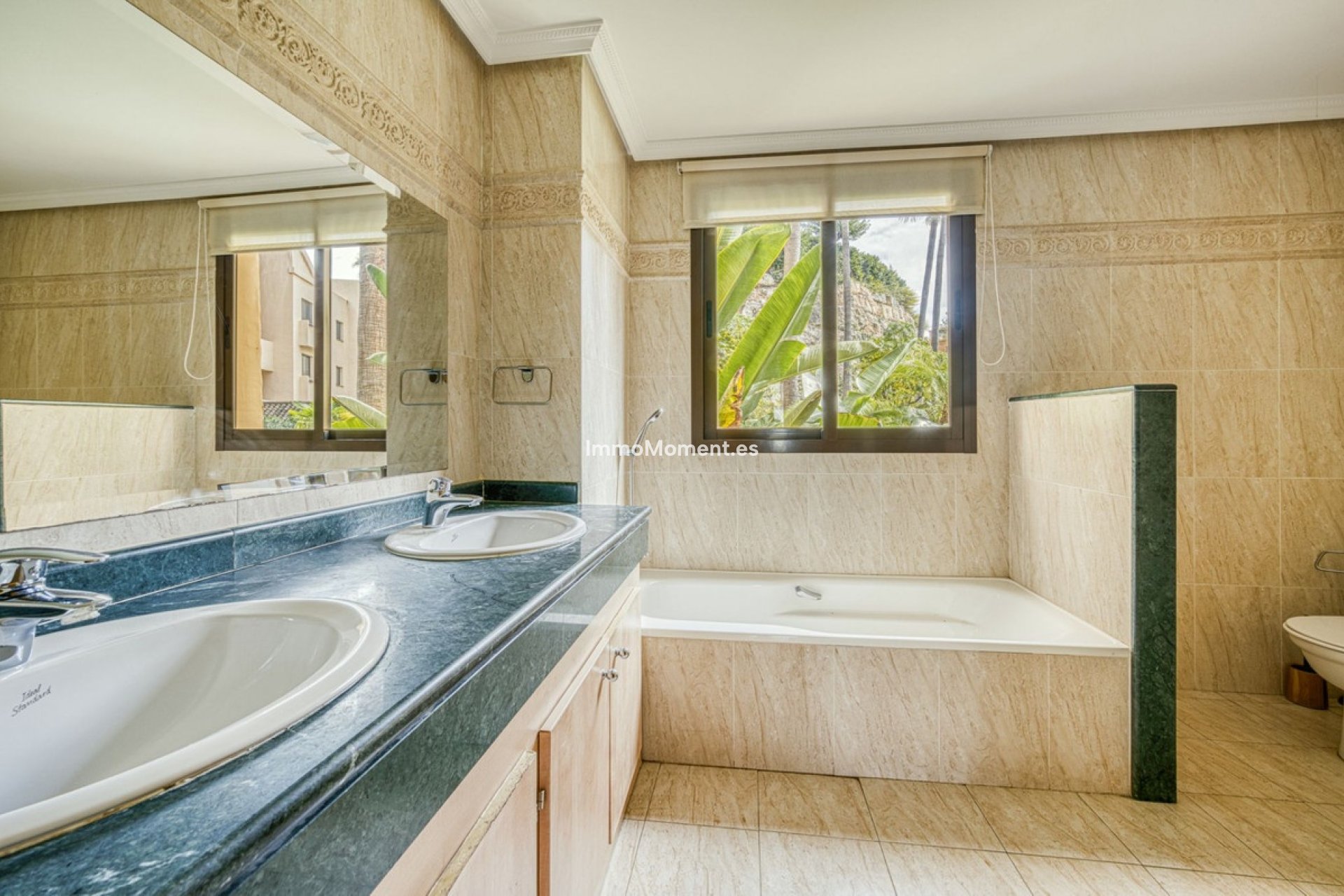 Resale - Apartment - Benahavís - Benahavís Centro