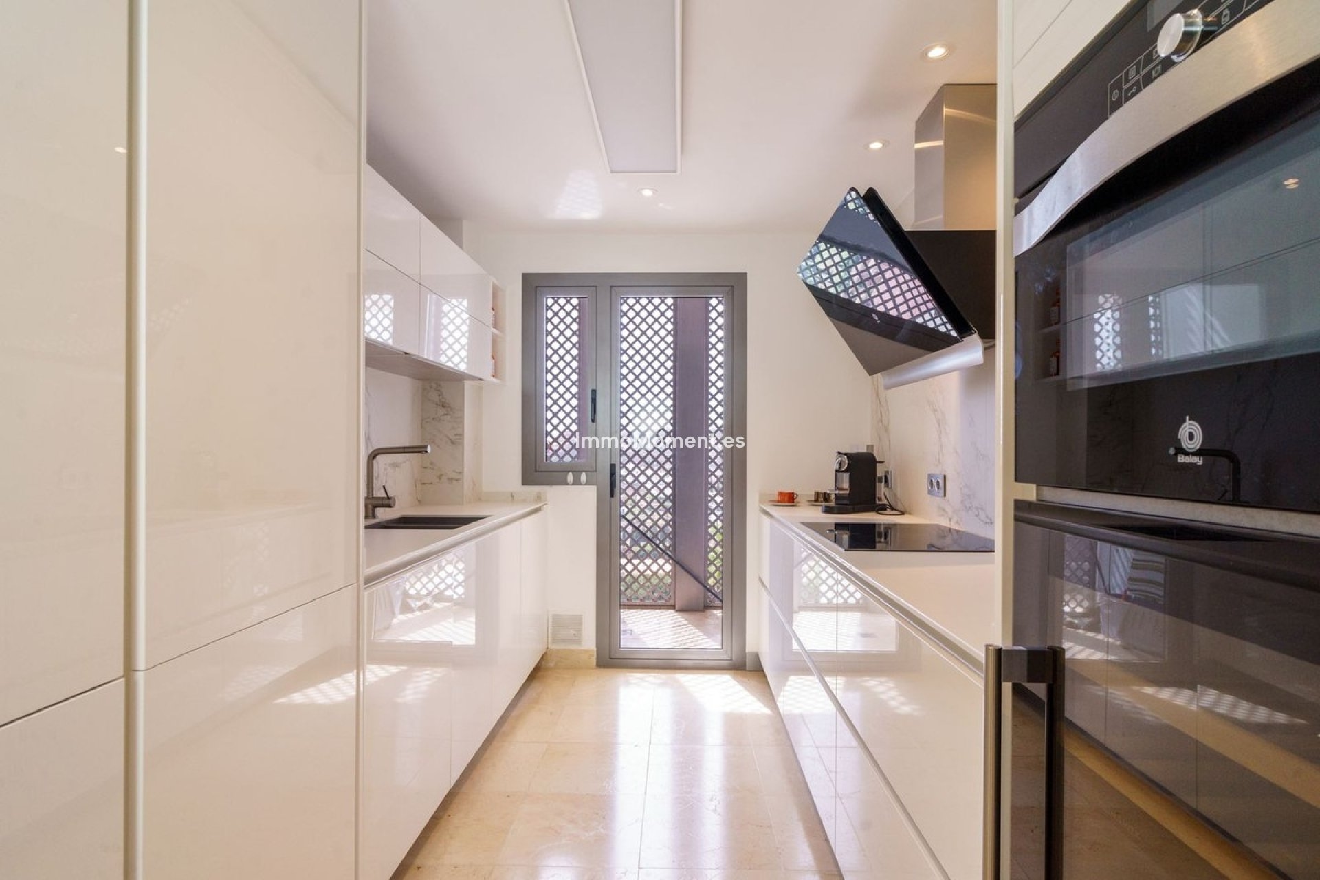 Resale - Apartment - Benahavís - Benahavís Centro