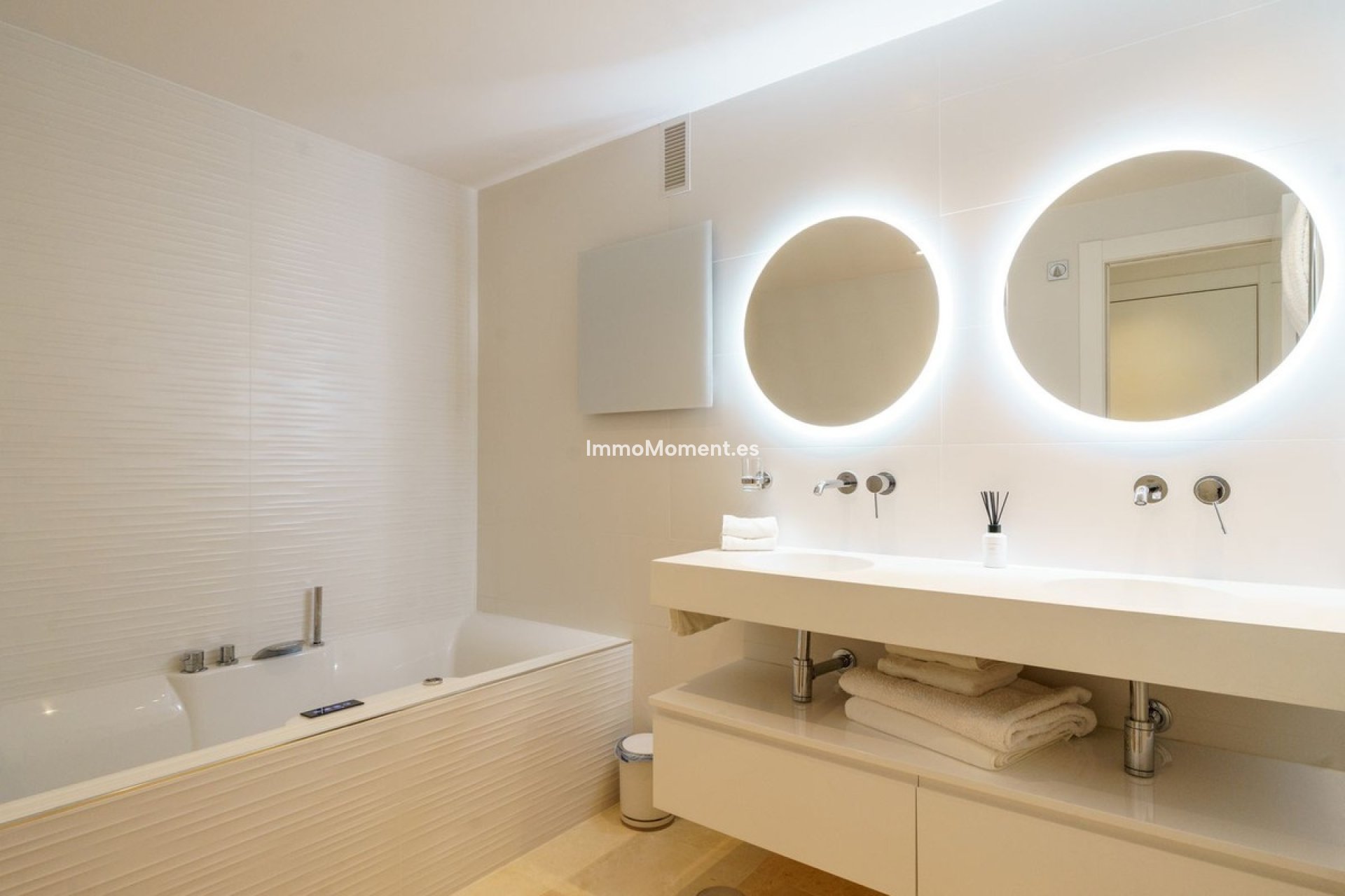 Resale - Apartment - Benahavís - Benahavís Centro