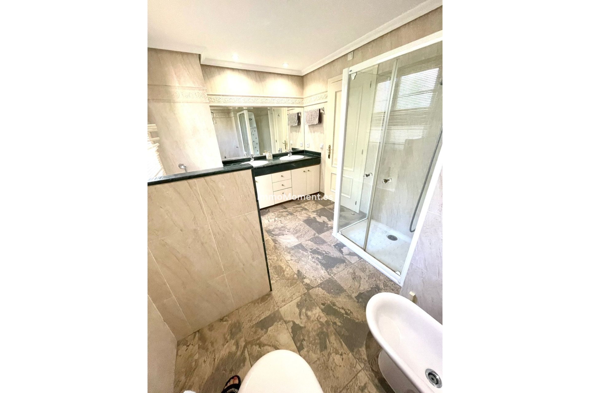 Resale - Apartment - Benahavís - Benahavís Centro