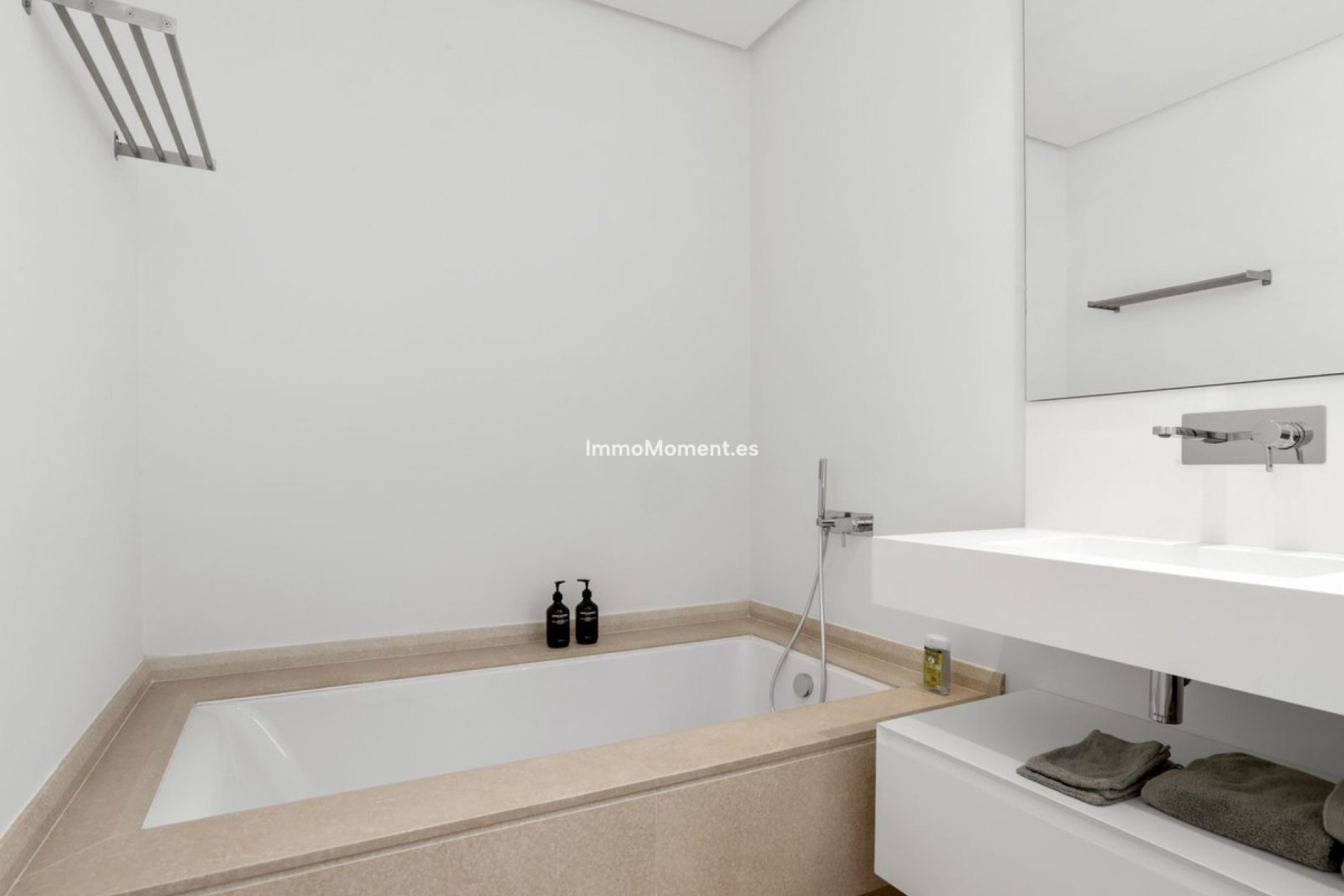 Resale - Apartment - Benahavís - Benahavís Centro