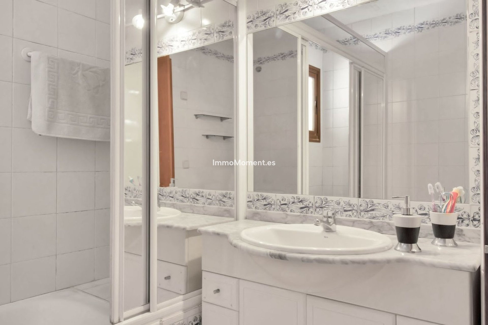 Resale - Apartment - Benahavís - Benahavís Centro