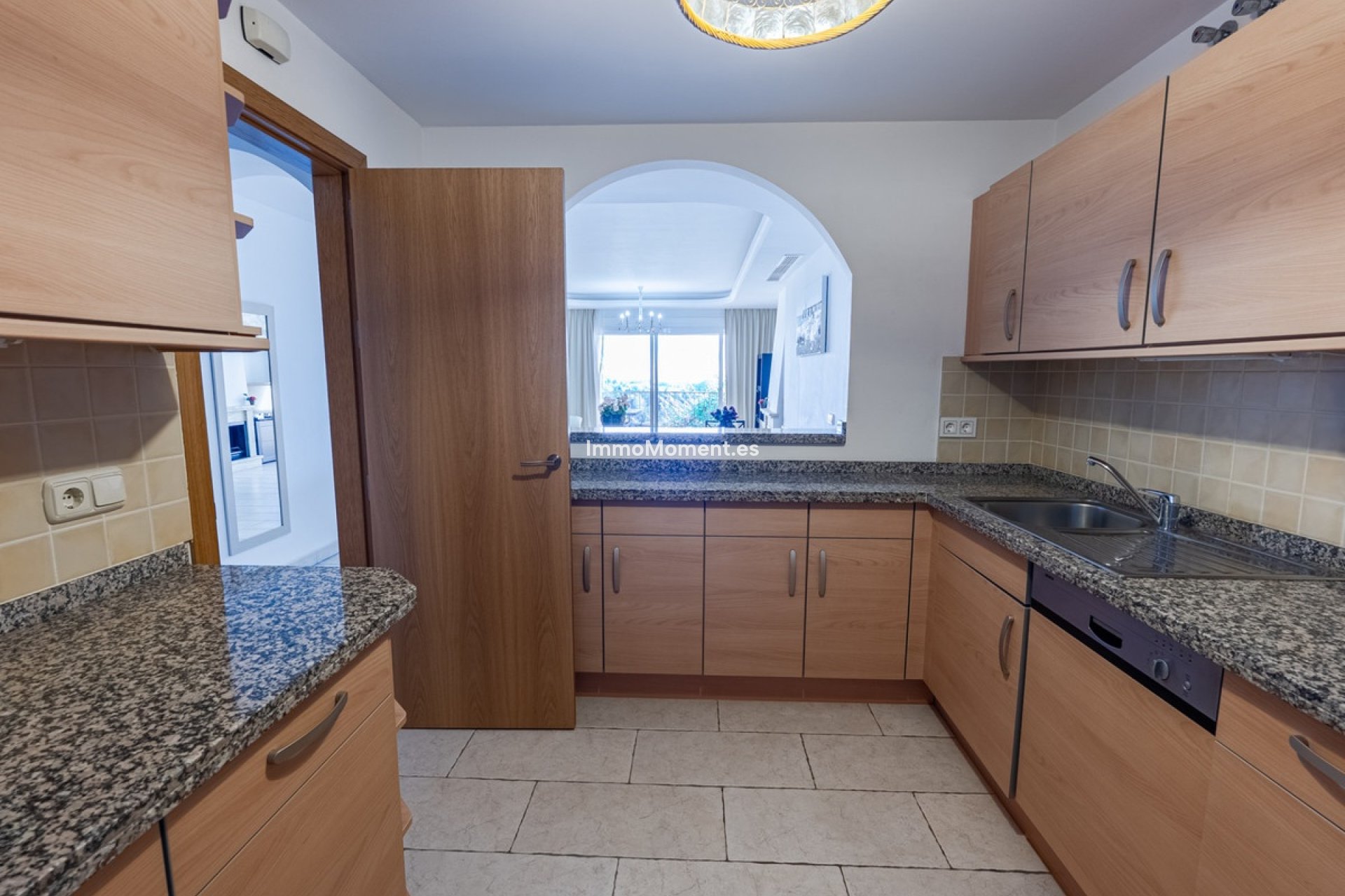 Resale - Apartment - Benahavís - Benahavís Centro