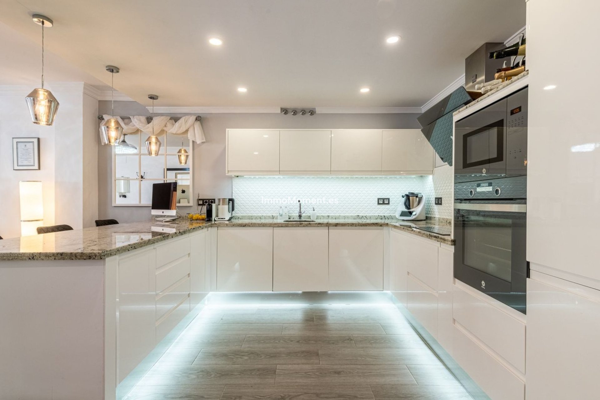 Resale - Apartment - Benahavís - Benahavís Centro