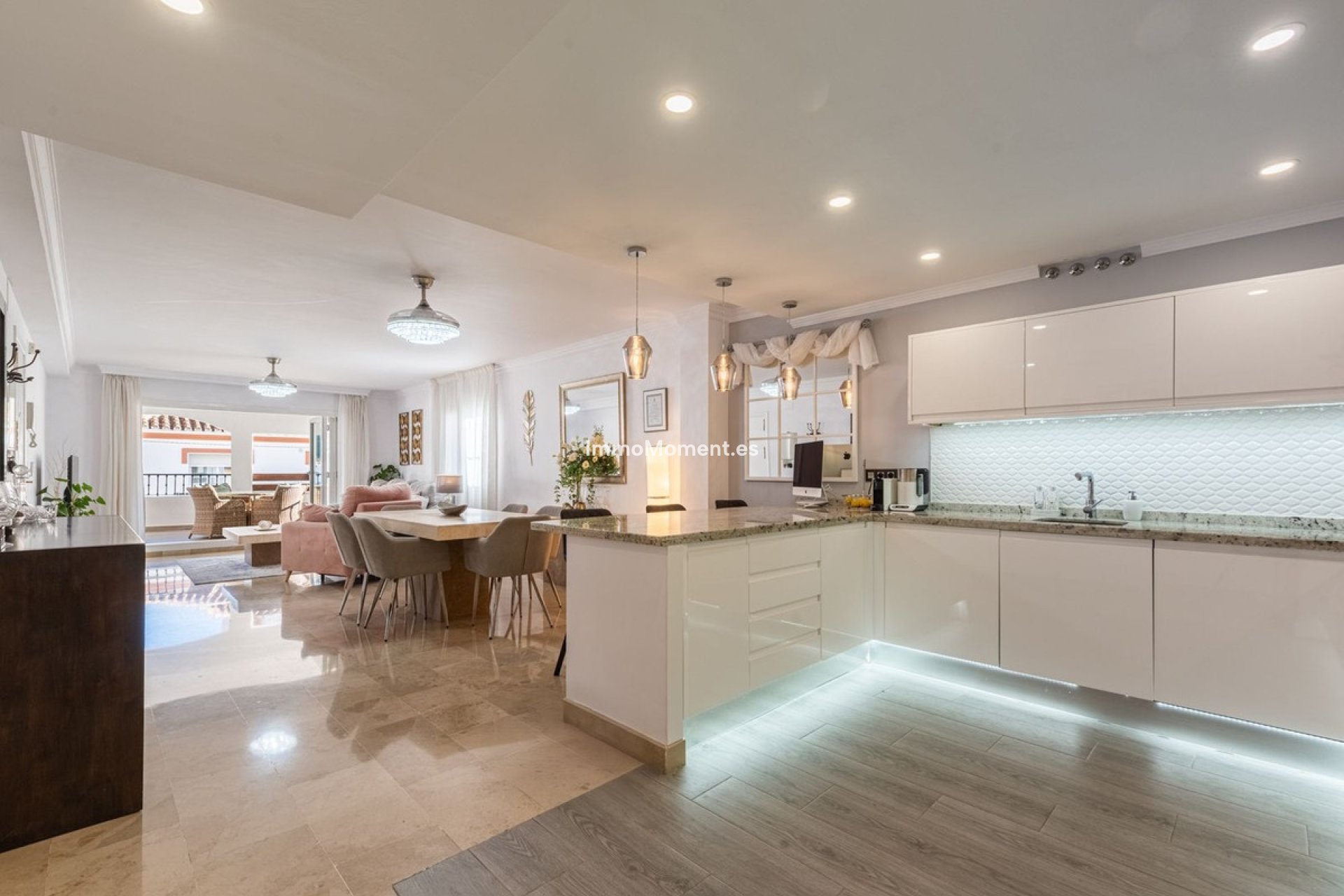 Resale - Apartment - Benahavís - Benahavís Centro