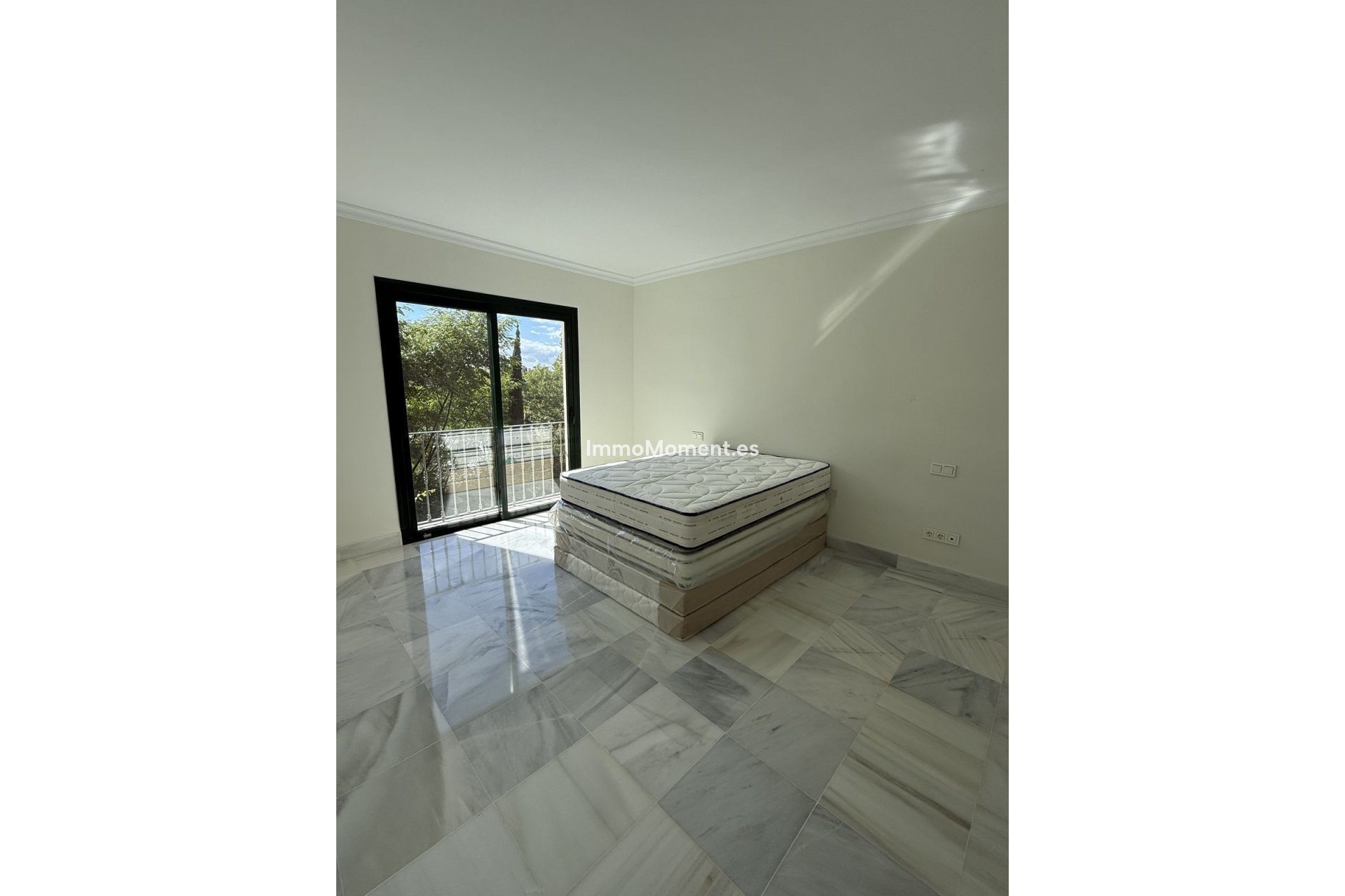 Resale - Apartment - Benahavís - Benahavís Centro