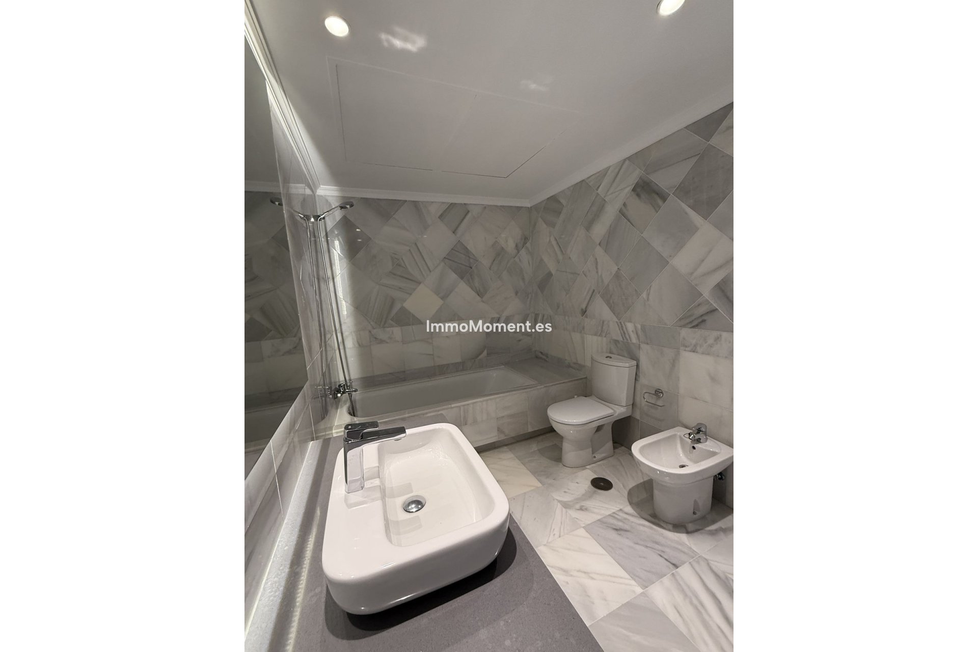 Resale - Apartment - Benahavís - Benahavís Centro