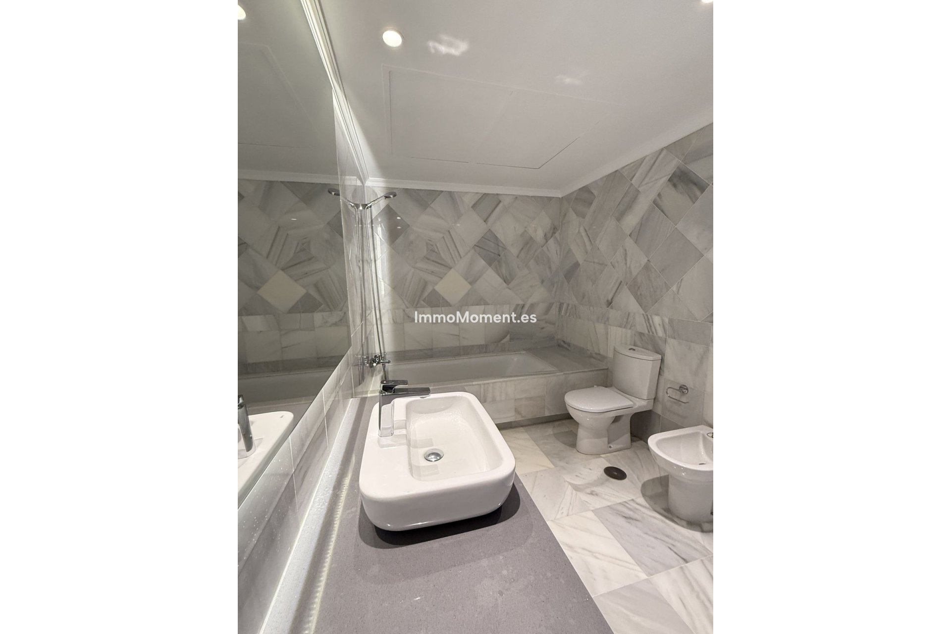 Resale - Apartment - Benahavís - Benahavís Centro