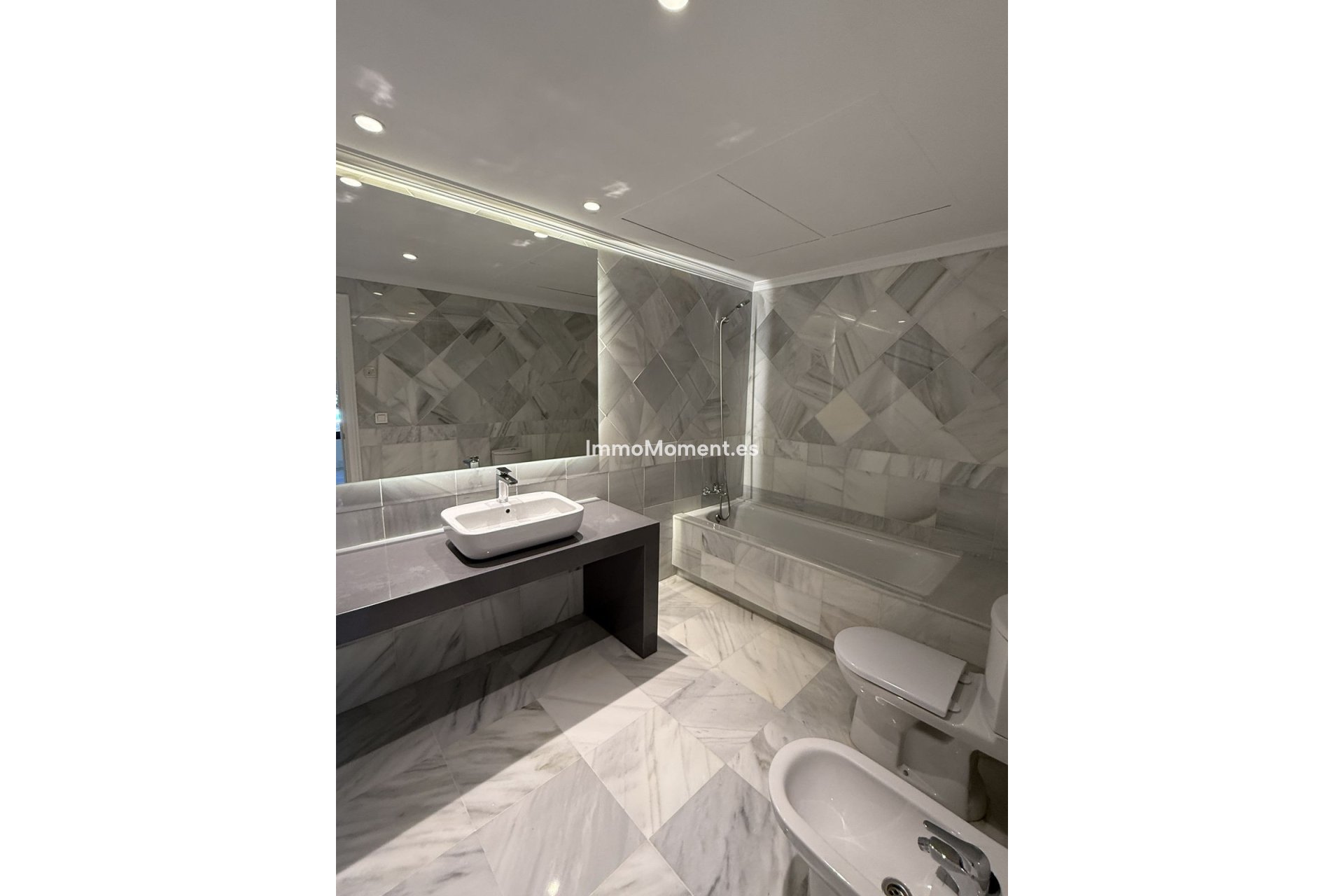 Resale - Apartment - Benahavís - Benahavís Centro