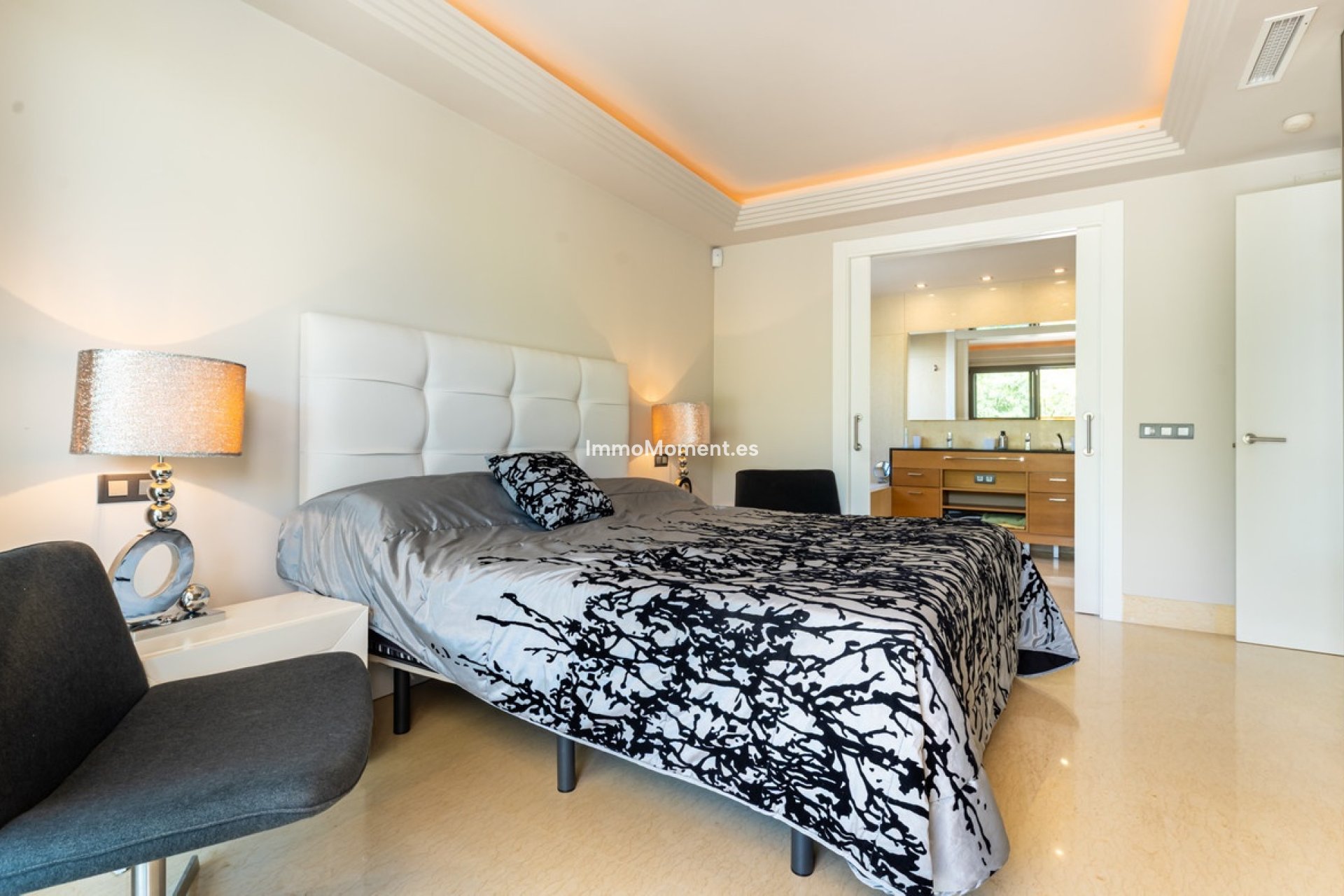 Resale - Apartment - Benahavís - Benahavís Centro