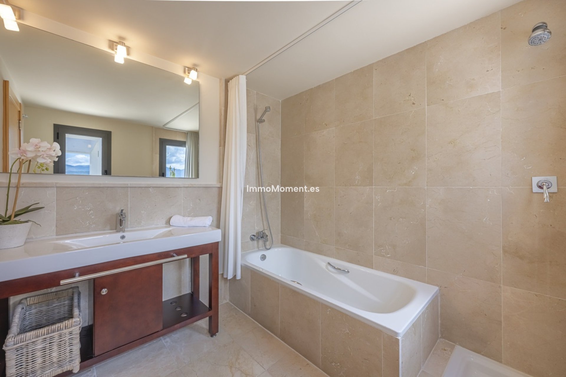 Resale - Apartment - Benahavís - Benahavís Centro