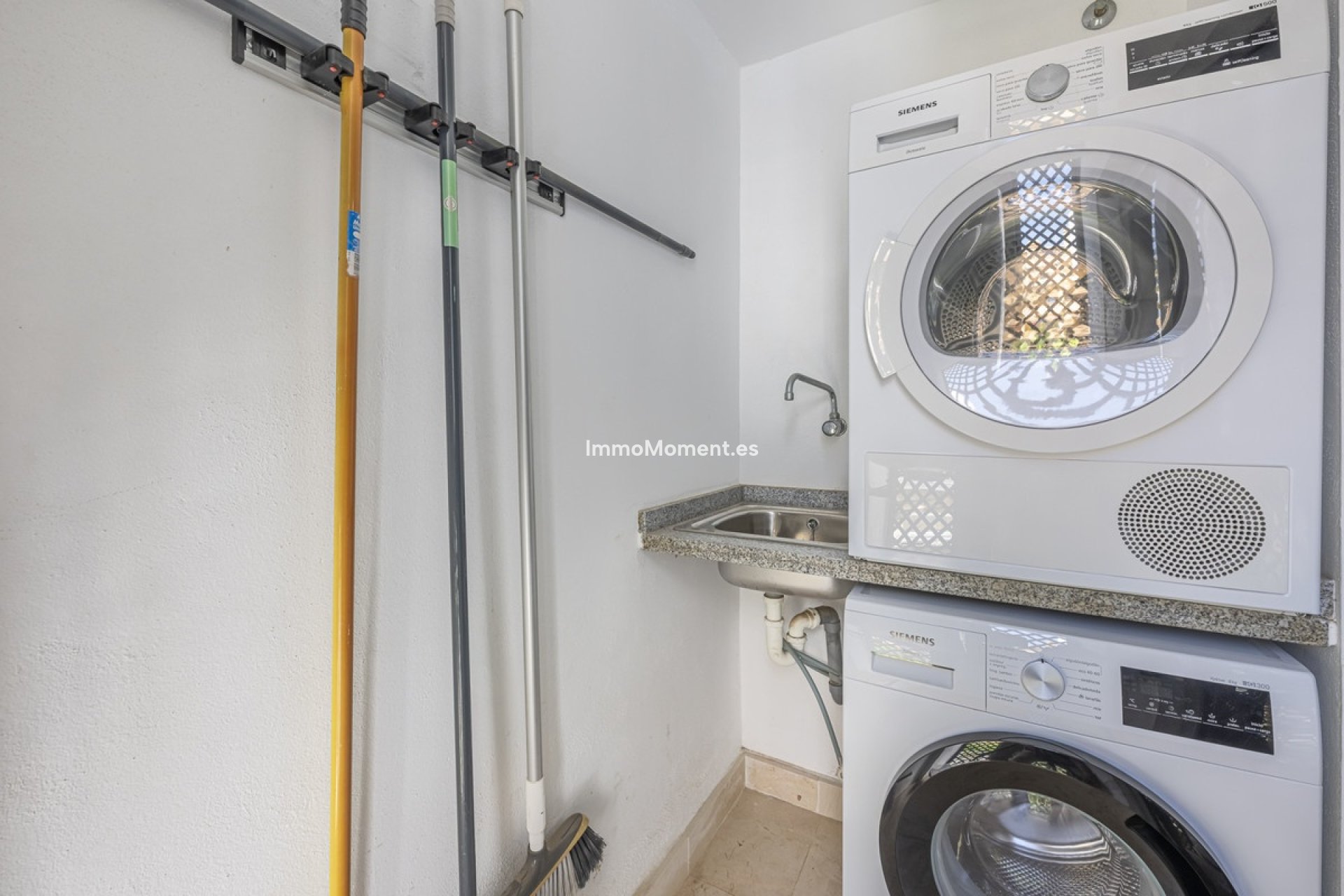 Resale - Apartment - Benahavís - Benahavís Centro