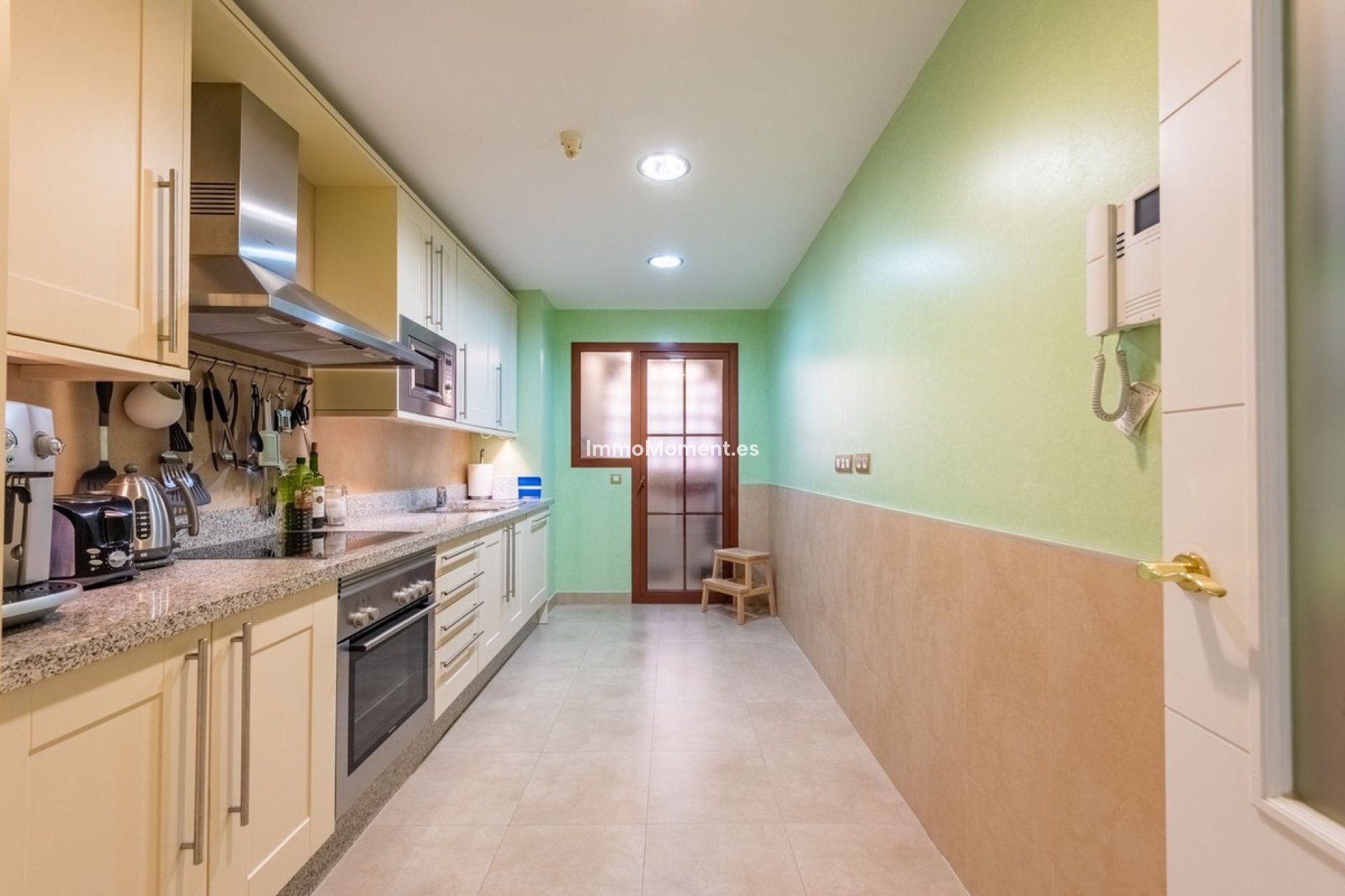 Resale - Apartment - Benahavís - Benahavís Centro