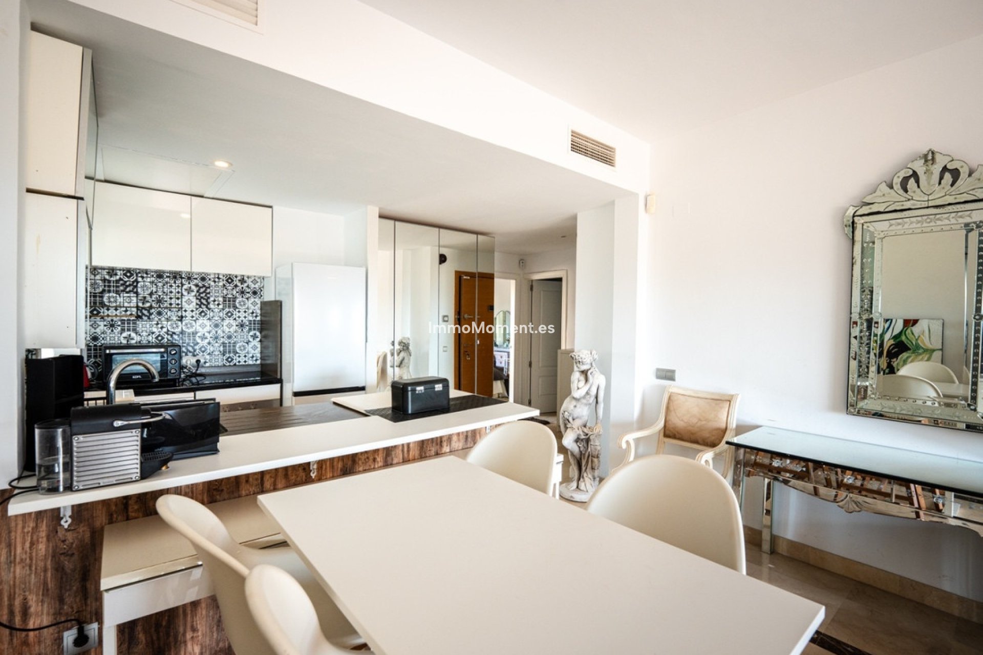 Resale - Apartment - Benahavís - Benahavís Centro