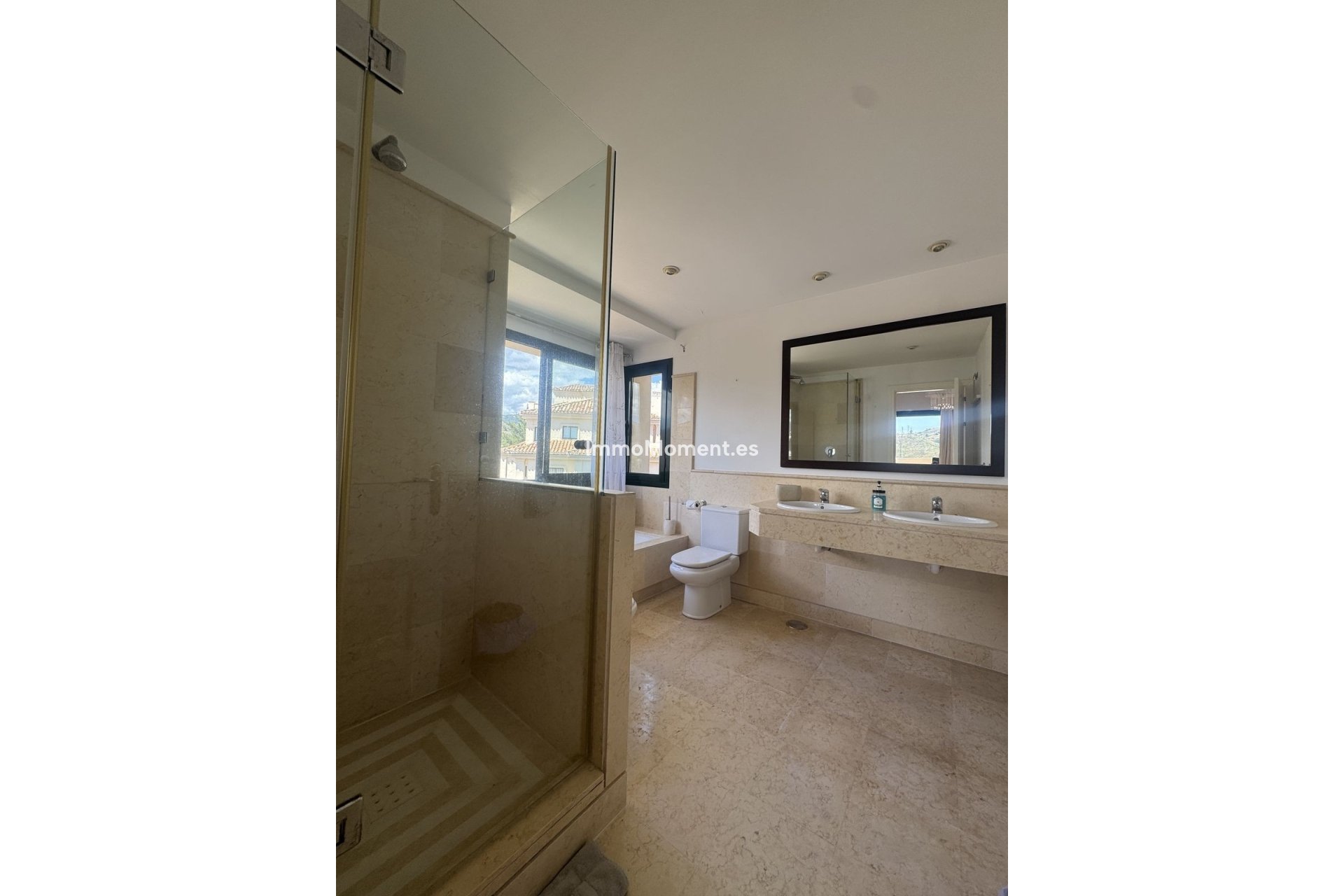 Resale - Apartment - Benahavís - Benahavís Centro