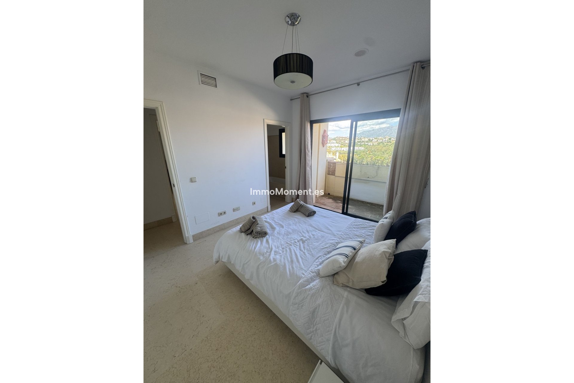 Resale - Apartment - Benahavís - Benahavís Centro
