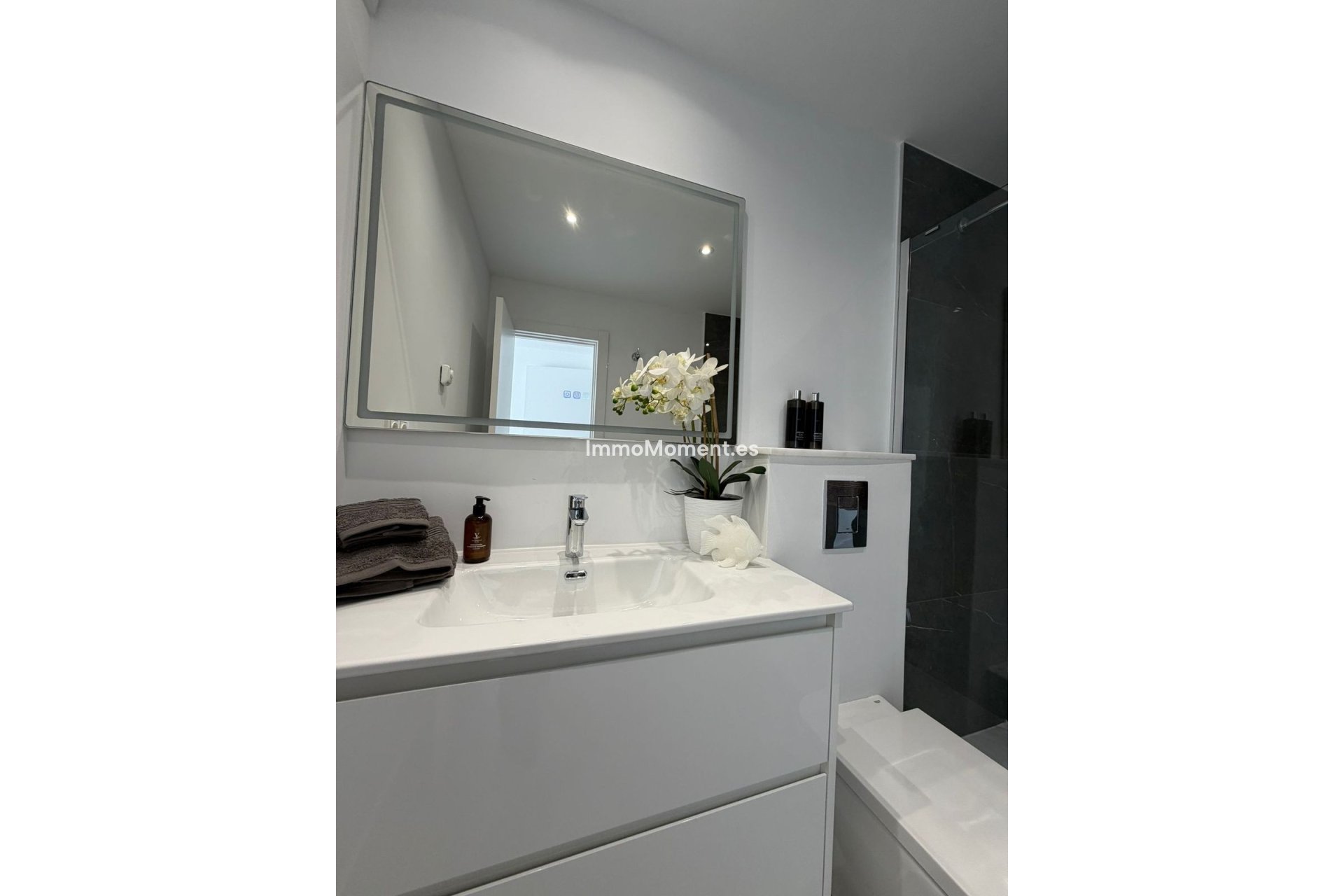 Resale - Apartment - Benahavís - Benahavís Centro
