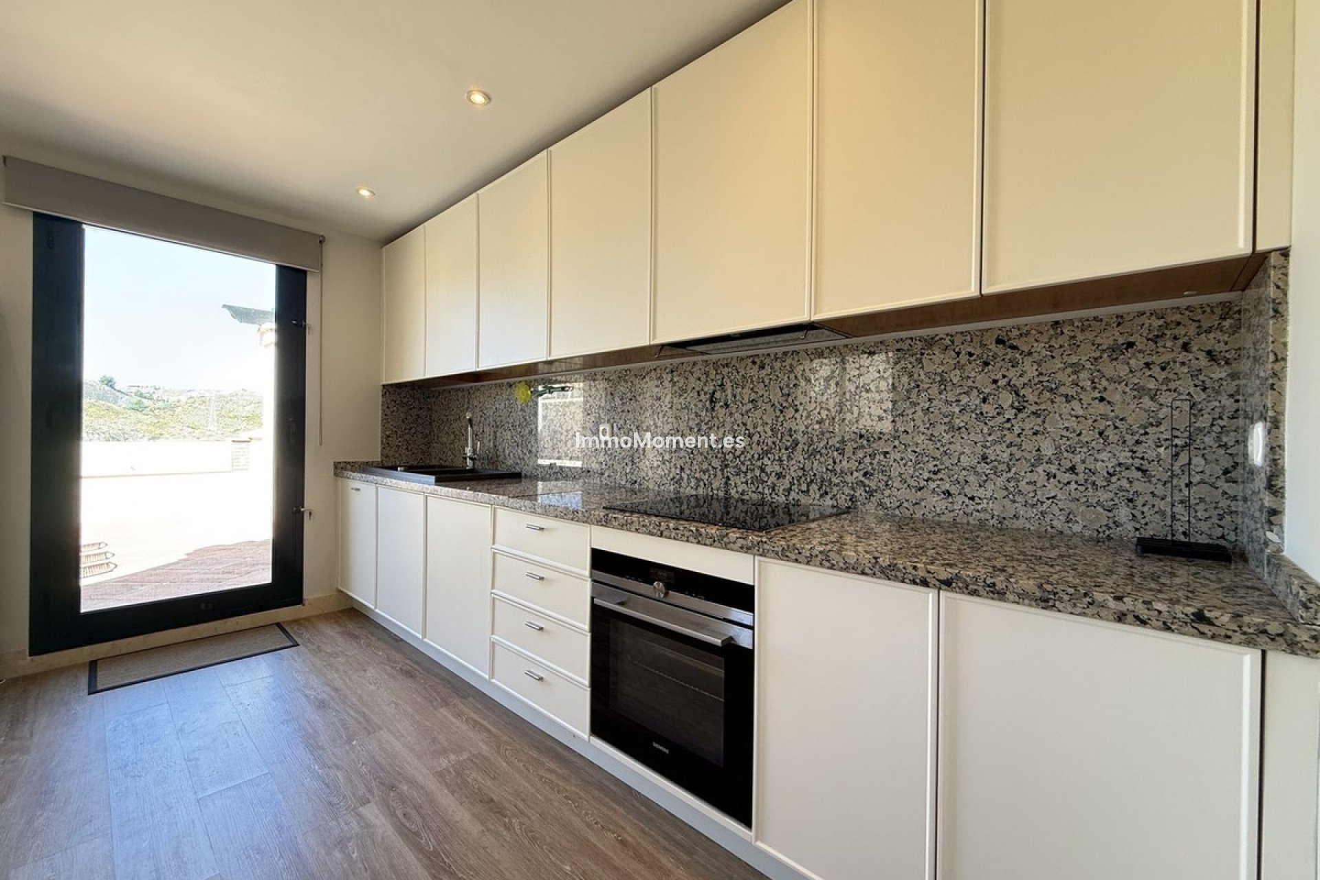 Resale - Apartment - Benahavís - Benahavís Centro