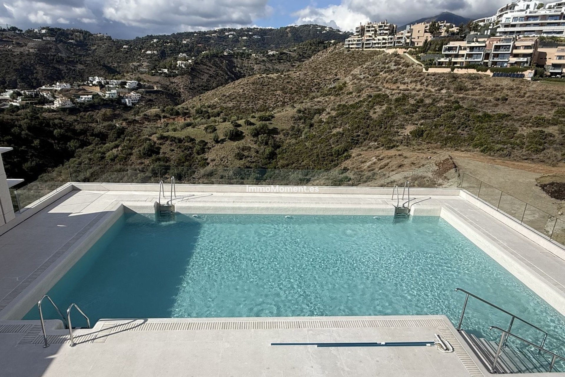 Resale - Apartment - Benahavís - La Quinta