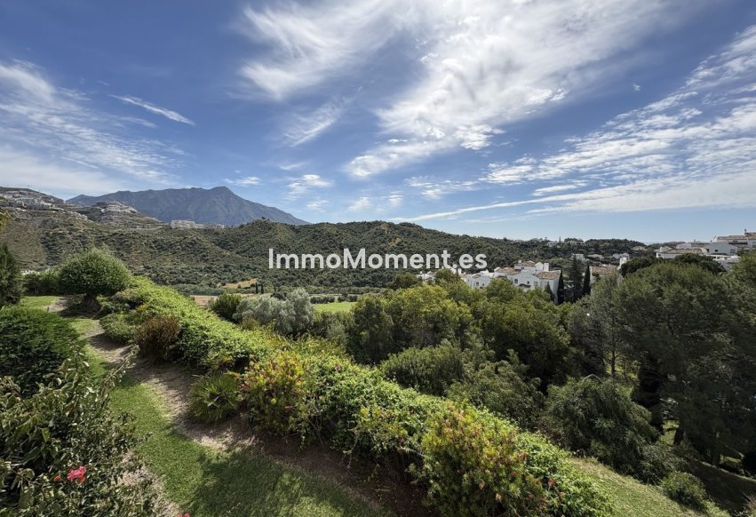 Resale - Apartment - Benahavís - La Quinta