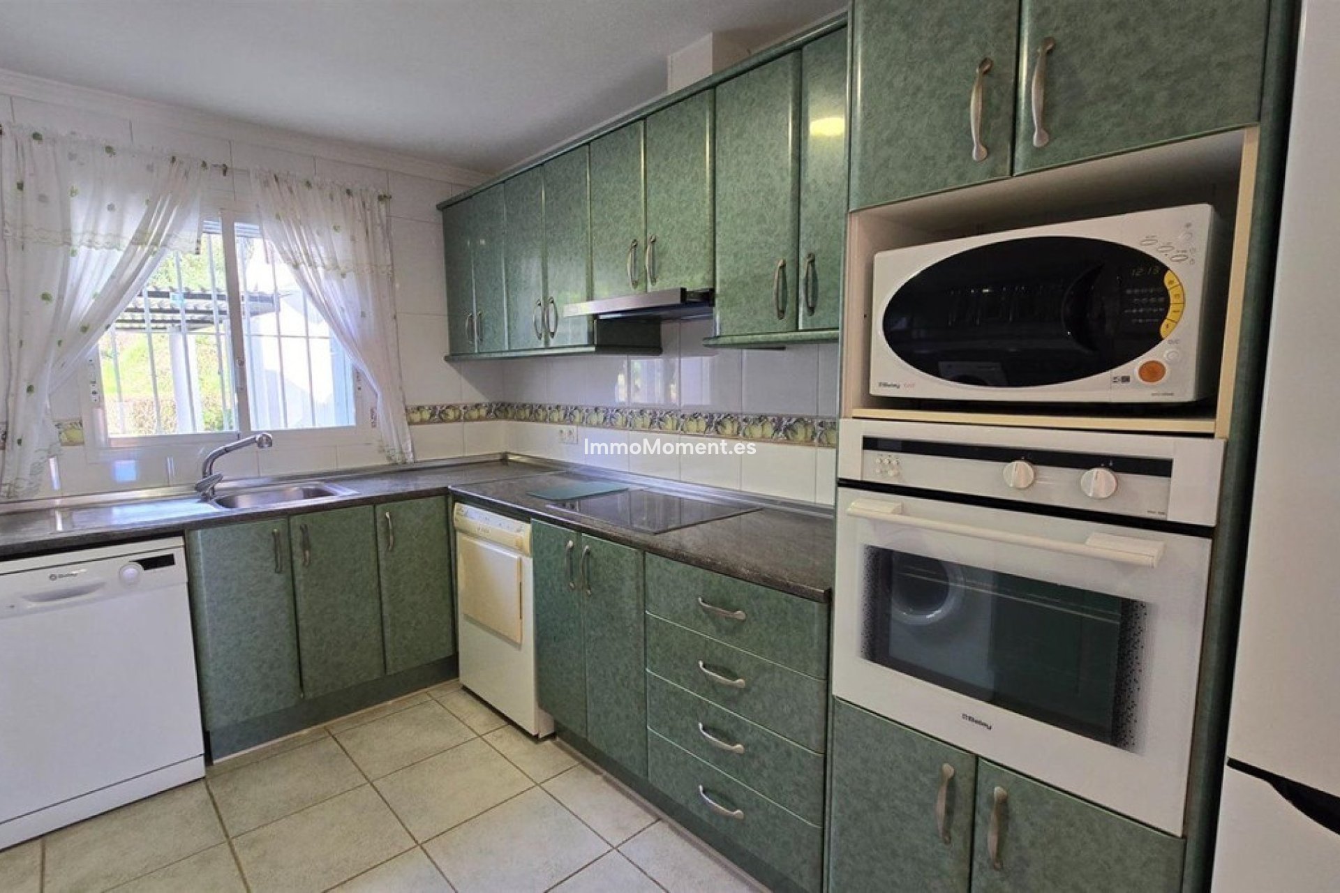 Resale - Apartment - Benahavís - La Quinta