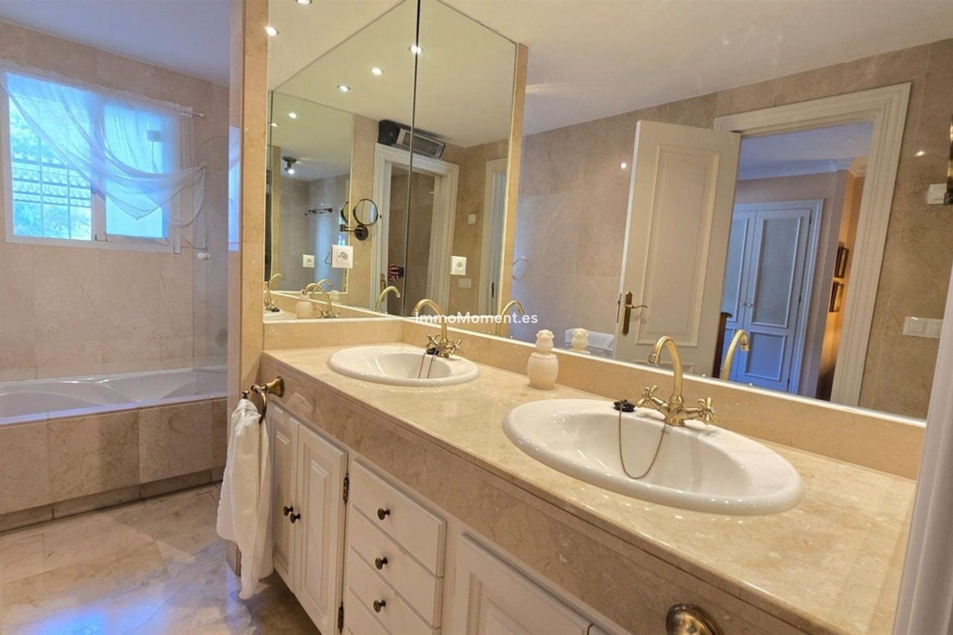 Resale - Apartment - Benahavís - La Quinta